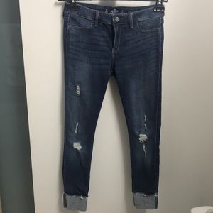 2/20 🟥 Hollister ripped jeans